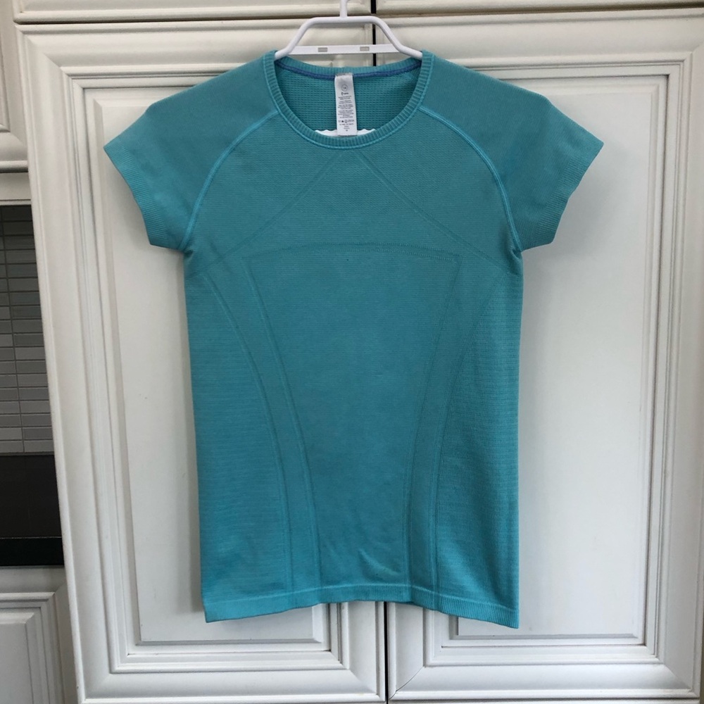 Ivivva by Lululemon girl’s fly tech t-shirt 🍋